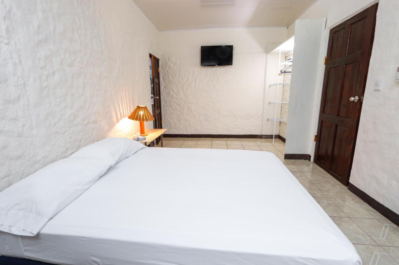 Hotel Flor Blanca マヌエル・アントニオ エクステリア 写真